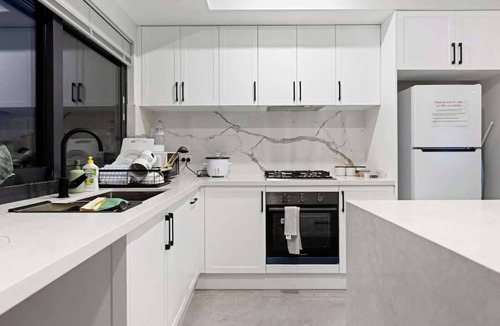 St James House | Corporate Entire House 1|Walk to Curtin University