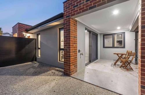St James House | Corporate Entire House 1|Walk to Curtin University