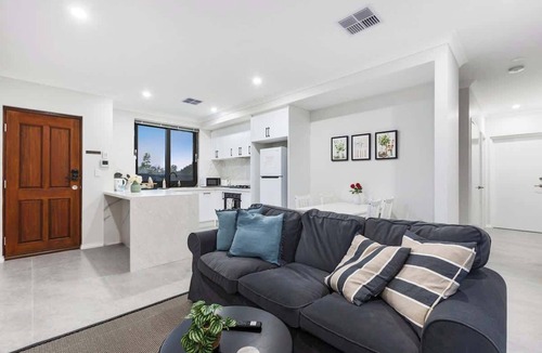 St James House | Corporate Entire House 2|Walk to Curtin University