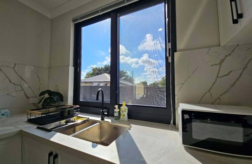 St James House | Corporate Entire House 2|Walk to Curtin University