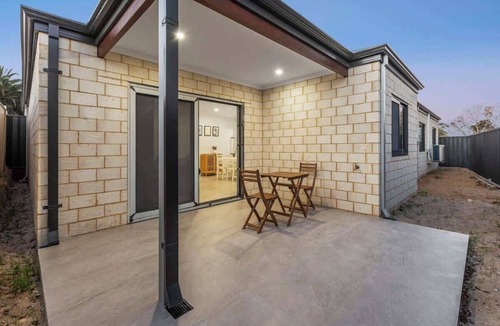 St James House | Corporate Entire House 3|Walk to Curtin University
