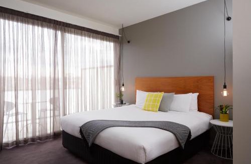 St Kilda Hotel | Cosmopolitan Hotel and Apartments