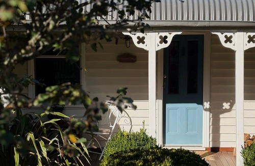 Daylesford Cottage | Cosy and authentic 1870s miner's cottage - Views, fire, stroll into town