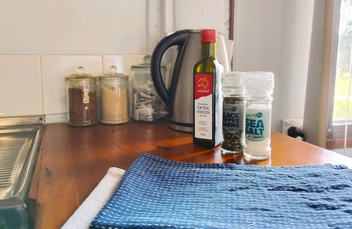 Margaret River Cabin | Cosy Cabin Hideaway - peaceful, comfy, close to nature, river and town.