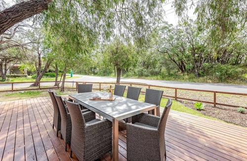 Quindalup House | COSY & CONTEMPORARY BEACH COTTAGE IN A TRANQUIL BEACHSIDE LOCATION