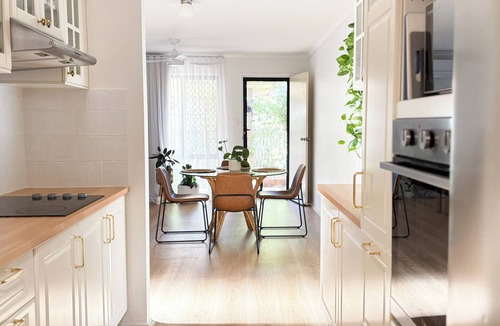 Warana House | Cosy Cottage | Walk to the beach & shops | Pet friendly!