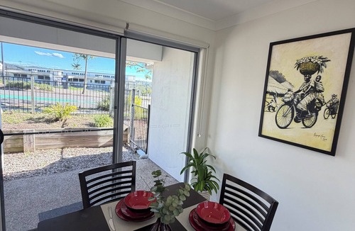 Springfield Lakes House | Cosy Haven in Springfield Central 3 bedrooms, 2 bathrooms and 3 toilets.