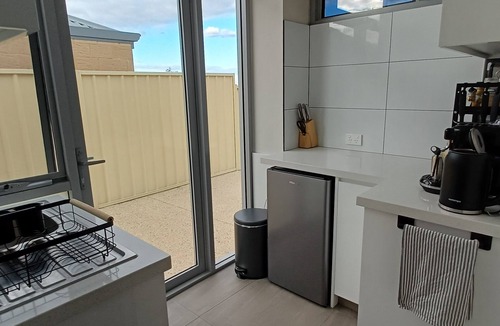 Madora Bay Apartment | Cosy Haven - Large Comfy Dwelling, Close to Beach, Shops and Golf Course