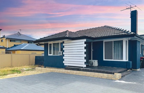 Balga House | Cosy house close to Perth CBD (12kms). Pet friendly!