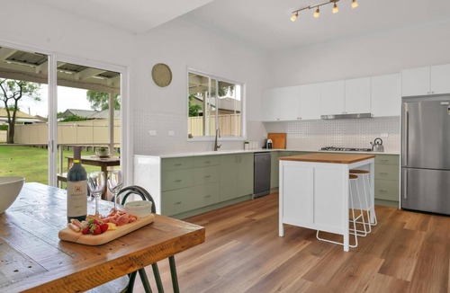 Aberdare House | Cosy Hunter Valley Cottage · Hot Tub · Fireplace · Pet Friendly