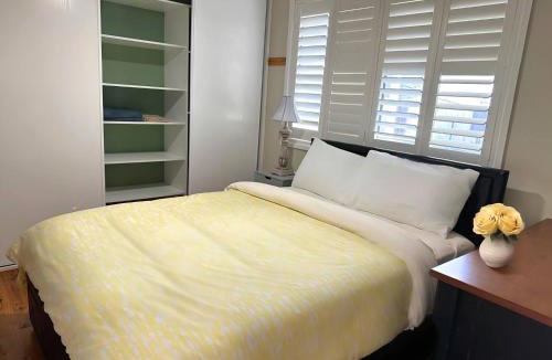 Kingswood House | Cosy & Pvt 1 Bedroom with Backyard Garden