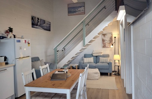 Lancelin Apartment | Cosy Reef View Apartment overlooking Sunset Coast, Fishing, Sand Dunes, Beaches.