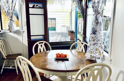 Margate House | Cosy spacious Holiday Family Home within minutes walking distance to waterfront