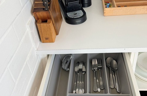 South Hobart Apartment | Cosy Studio in South Hobart, close to major attractions, with bush surroundings.