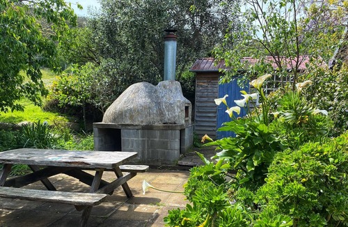 Tinderbox Cottage | Cottage overlooking marine reserve - 1 minute to beach