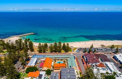 Cottesloe Hotel | Cottesloe Beach Chalets