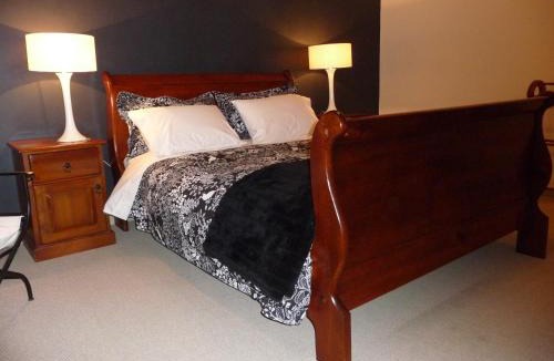 Andrews House | Country Bakehouse Accommodation