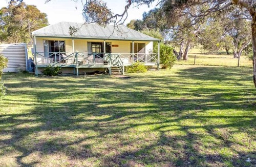 Middleton House | Country Escape Cottages | Lavender & Grevillea
