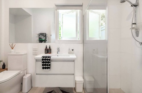 McCrae Cottage | Couples Corner A Stylish Bay View Retreat