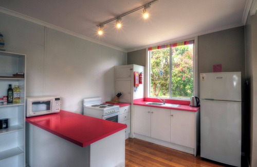 Coles Bay Apartment | Cove Beach Apartment 1 - Freycinet Holiday Houses