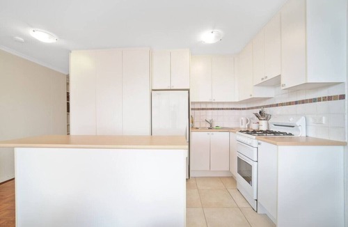 North Sydney Apartment | Cozy 1 Bed Harbour View Apartment and Free Carpark
