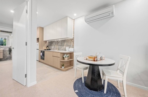 Dickson Apartment | Cozy 1BR Apartment | Walk to Tram | Parking