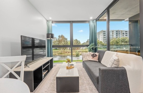 Dickson Apartment | Cozy 1BR Apartment | Walk to Tram | Parking