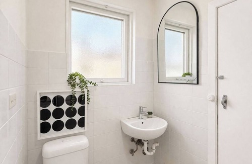 Richmond North Apartment | Cozy 1BR Near MCG and Richmond Cafés