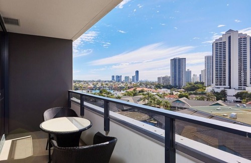 Surfers Paradise Apartment | Cozy 2 Bedroom Apartment with Glimpse of Ocean