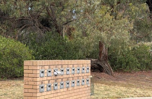 Lyons Apartment | Cozy 2BR, 1 parking, 4 Sleep, Woden,Canberra , pet free, free parking