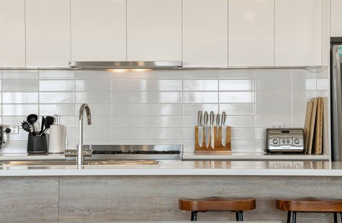 Middleton House | Cozy Beach House - Ocean Views