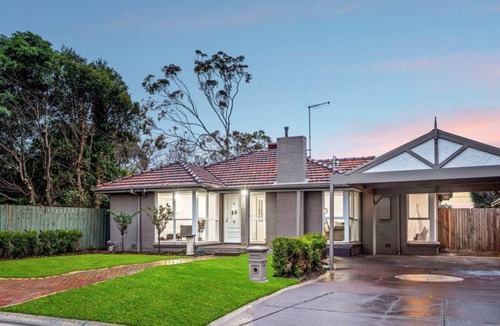 Werribee Villa | Cozy Budget Studio with AC and Private Bath