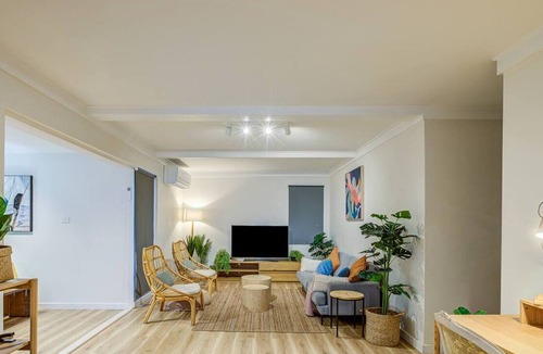 Kangaroo Point Apartment | COZY Central Kangaroo Point Pad + 2BR + Parking
