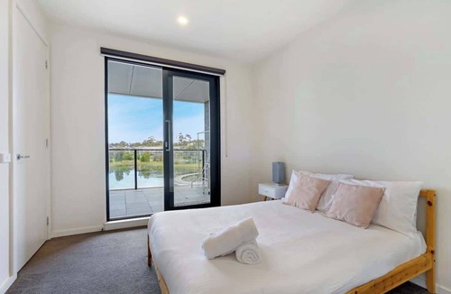 Bundoora Apartment | Cozy & Convenient Bundoora Apt withparking