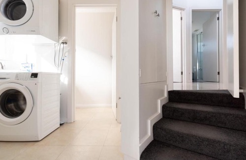 Riverside Apartment | Cozy Hideaway I Parking & WiFi