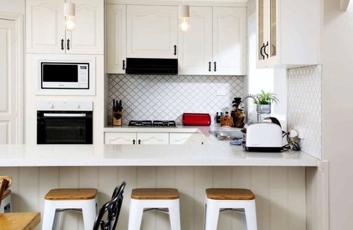 Daylesford Cabin | Cozy, Pet Friendly Cabin with Fireplace in Daylesford, Victoria