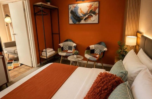 Curtin House | Cozy private Sleep Go Room with a private toilet - NO shower - Free Parking
