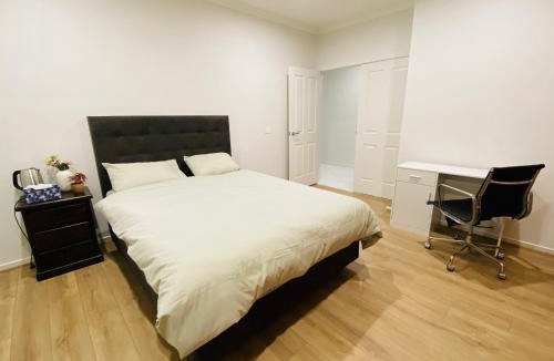 Manor Lakes House | Cozy, Relaxing & Welcoming Stay