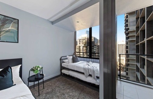 Melbourne Central Business District Apartment | Cozy Studio Retreat by Southern Cross Station