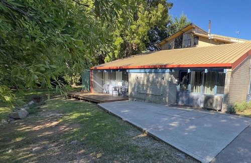 Jindabyne Villa | Cozy, well appointed unit near centre of Jindabyne and 30mins to snowfields.