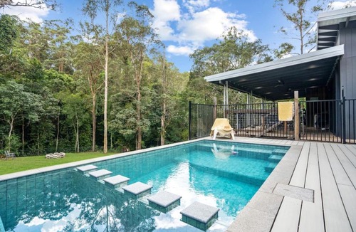 Perwillowen House | Creekside Cottage, pet friendly w pool