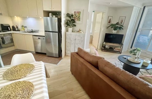 Cremorne Apartment | Cremorne comfort | Cozy unit near all amenities