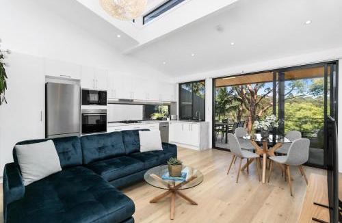 Cremorne Apartment | Cremorne comfort - Sunlit terrace with leafy views - TOB14