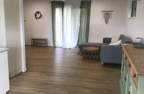 Crestmead House | Crestmead Cottage