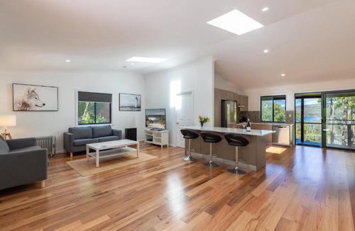 Tarbuck Bay House | Crown Cottage