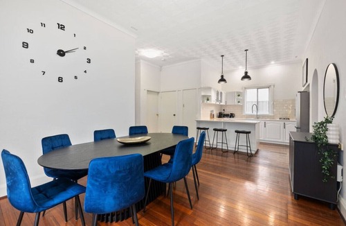 Lathlain House | Crown & Optus Just Steps Away