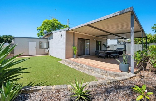 Lathlain House | Crown & Optus Just Steps Away