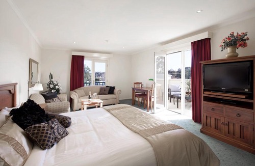 Strathdale Hotel | Crystal Inn