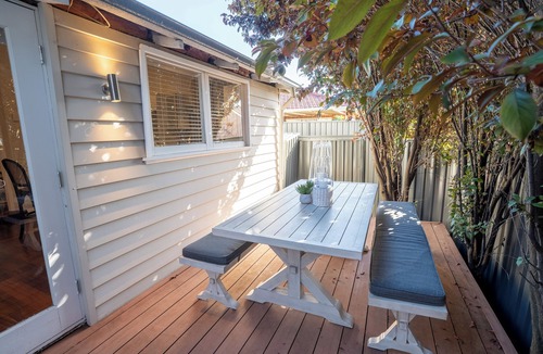 Victoria Park House | ‘CURRALL’ historic cottage in leafy quiet street 1-min from cafe strip