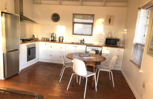 Carrickalinga Cottage | CURROLGA COTTAGE Sweeping Seaviews Coastal Retreat